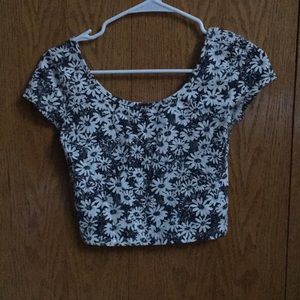 Black and white daisy crop top